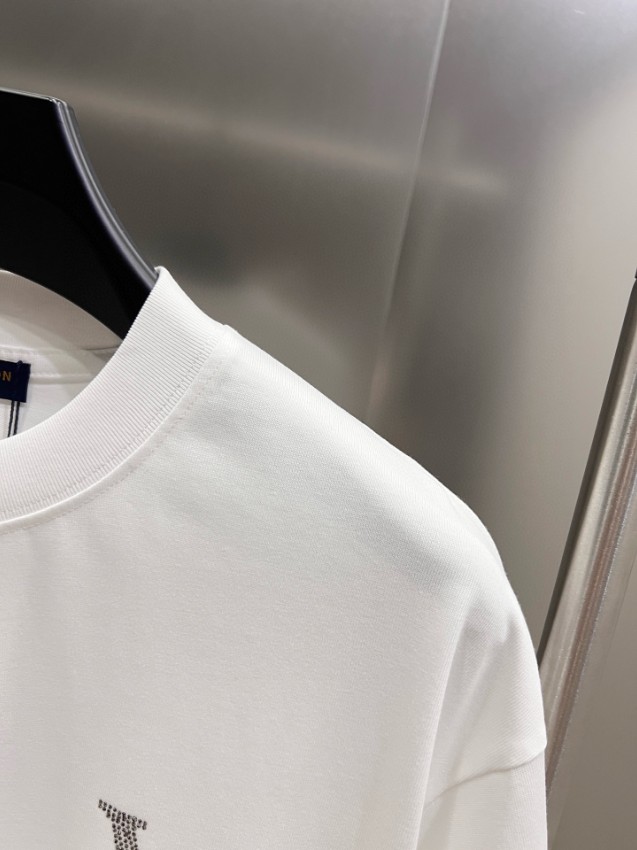 ルイヴィトン 2026新作 半袖Tシャツ 激安屋口コミ 高再現度 精密ディテール 品質管理徹底 安心の日本倉庫 即納対応 通気 快適な着心地 男女兼用_5