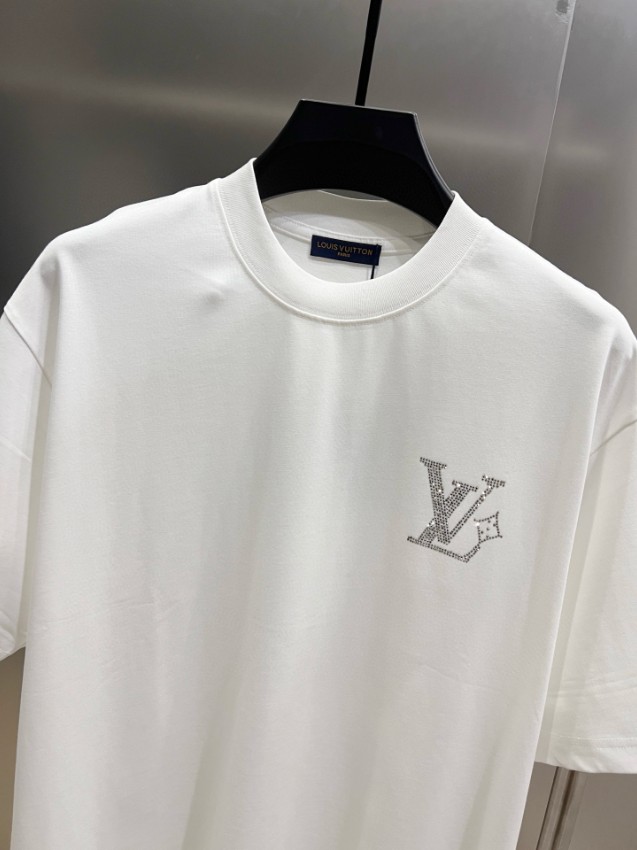 ルイヴィトン 2026新作 半袖Tシャツ 激安屋口コミ 高再現度 精密ディテール 品質管理徹底 安心の日本倉庫 即納対応 通気 快適な着心地 男女兼用_3