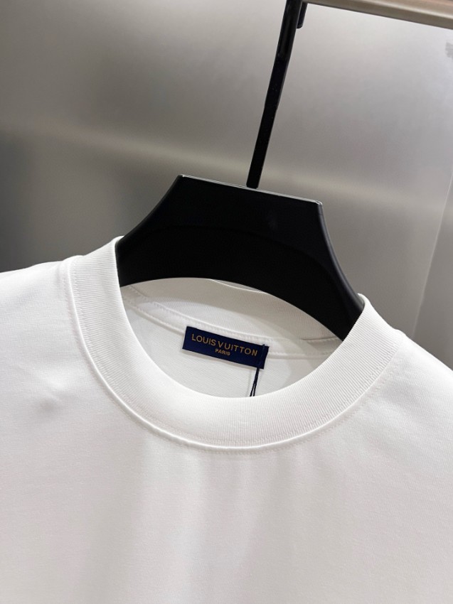 ルイヴィトン 2026新作 半袖Tシャツ 激安屋口コミ 高再現度 精密ディテール 品質管理徹底 安心の日本倉庫 即納対応 通気 快適な着心地 男女兼用_4