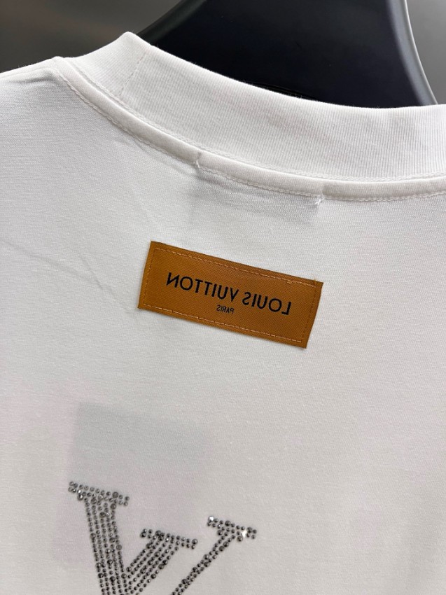 ルイヴィトン 2026新作 半袖Tシャツ 激安屋口コミ 高再現度 精密ディテール 品質管理徹底 安心の日本倉庫 即納対応 通気 快適な着心地 男女兼用_9