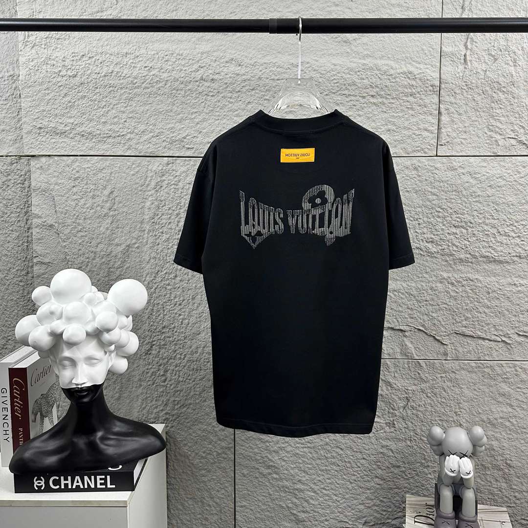 ルイヴィトン 2026新作 半袖Tシャツ 格安 高級レベル仕様 精密ディテール再現 品質管理徹底 安心の日本倉庫 即納対応 通気 快適な着心地 男女兼用_2