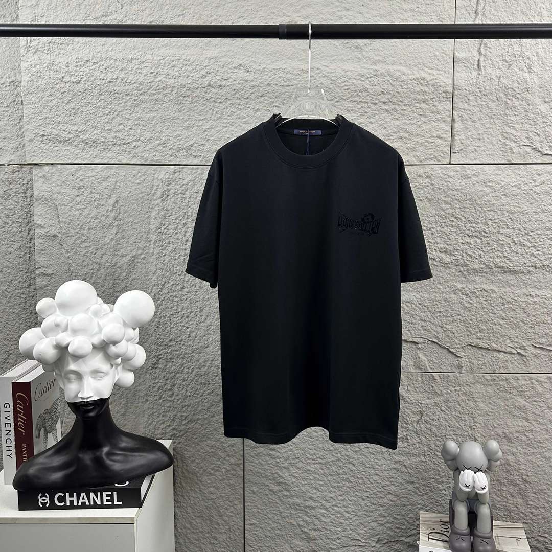 ルイヴィトン 2026新作 半袖Tシャツ 格安 高級レベル仕様 精密ディテール再現 品質管理徹底 安心の日本倉庫 即納対応 通気 快適な着心地 男女兼用_1