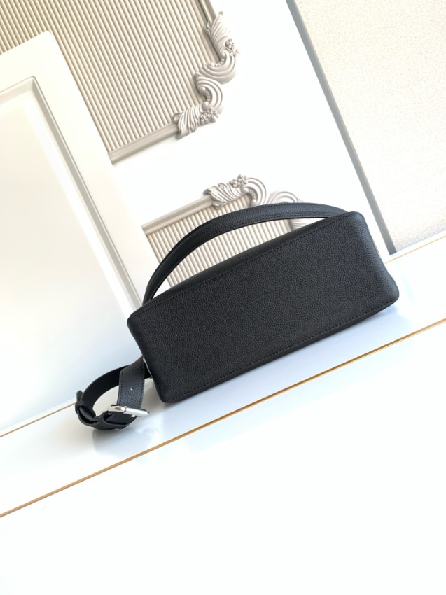 フェンディ 2026新作 ハンドバッグ n級 高再現度 本革使用 精密ディテール 品質管理徹底 安心の日本倉庫 追跡可能 高級感仕上げ_4