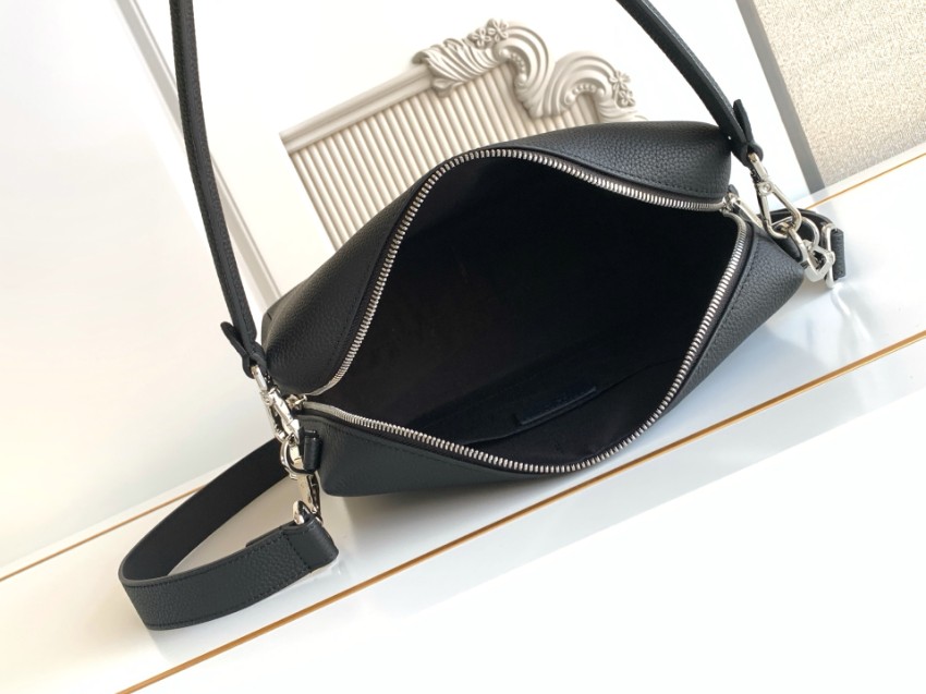 フェンディ 2026新作 ハンドバッグ n級 高再現度 本革使用 精密ディテール 品質管理徹底 安心の日本倉庫 追跡可能 高級感仕上げ_5