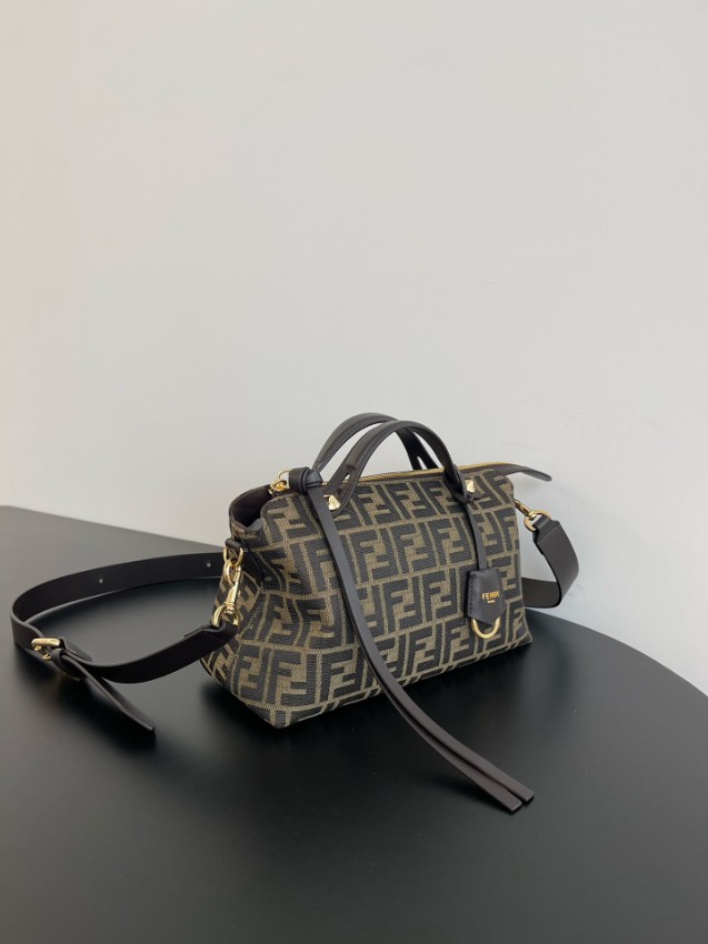 フェンディ 2026新作 ズッカ柄ハンドバッグ 高再現度 n級 高級レベル仕様 安心サイト 実店舗運営 数量限定入荷 精密ディテール_2