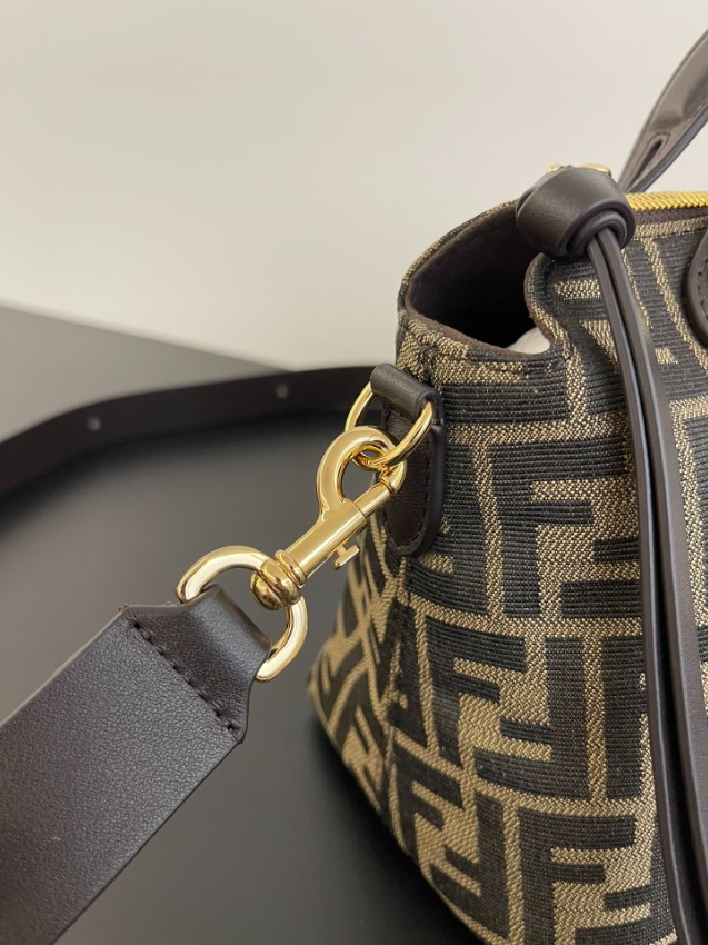 フェンディ 2026新作 ズッカ柄ハンドバッグ 高再現度 n級 高級レベル仕様 安心サイト 実店舗運営 数量限定入荷 精密ディテール_6