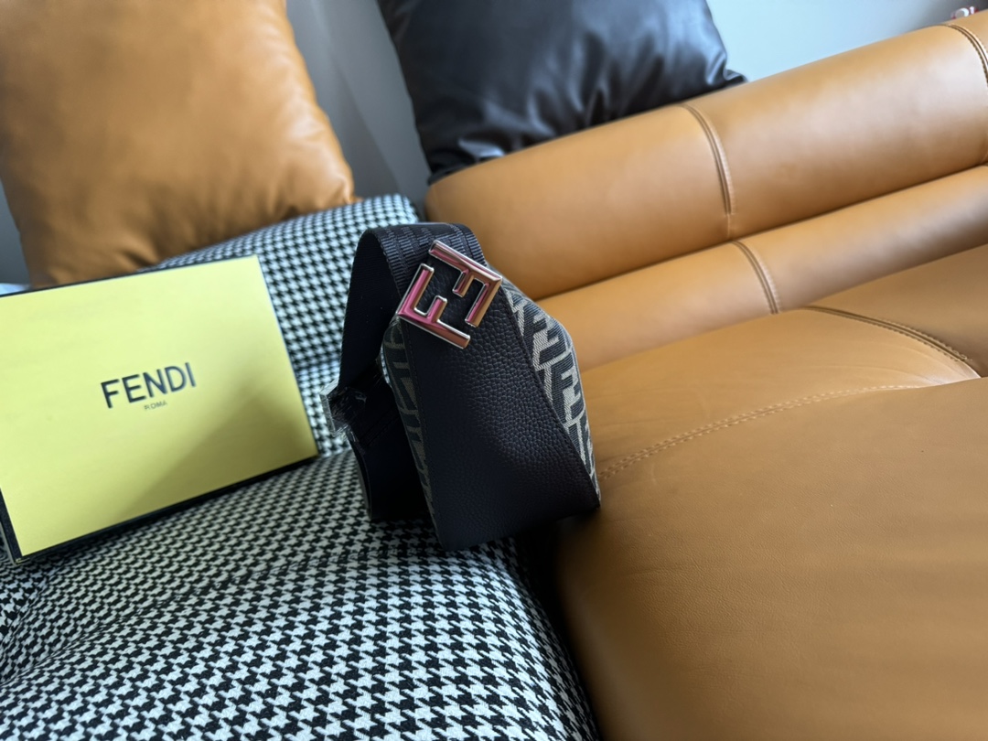 フェンディ 定番ズッカ柄ボディバッグ 激安 高品質仕上げ 圧倒的な再現度 安心の日本倉庫 追跡可能 秘密厳守配送 ユーザー満足保証_3