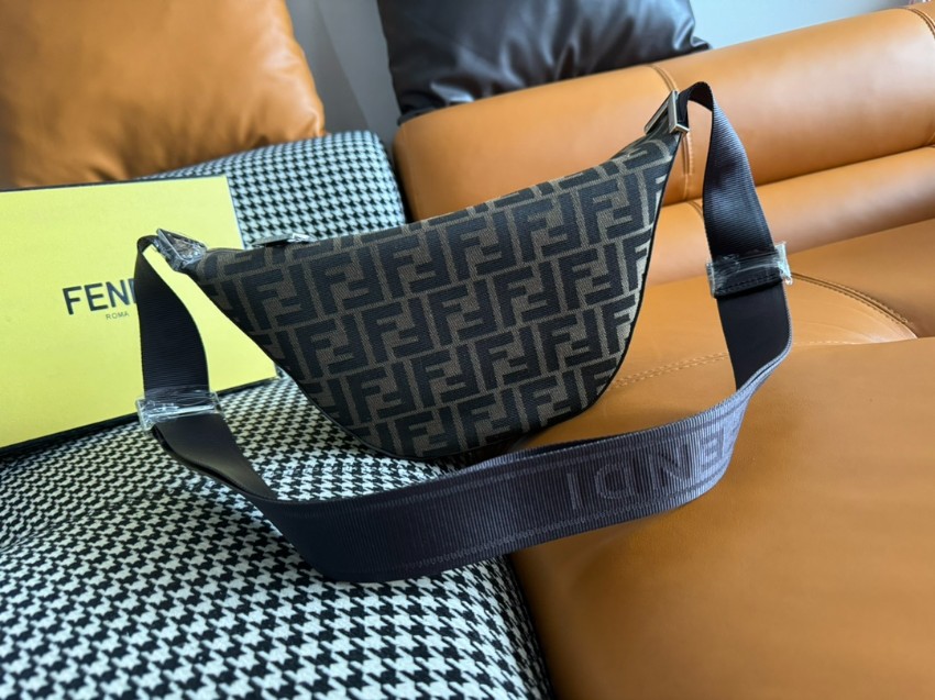 フェンディ 定番ズッカ柄ボディバッグ 激安 高品質仕上げ 圧倒的な再現度 安心の日本倉庫 追跡可能 秘密厳守配送 ユーザー満足保証_4