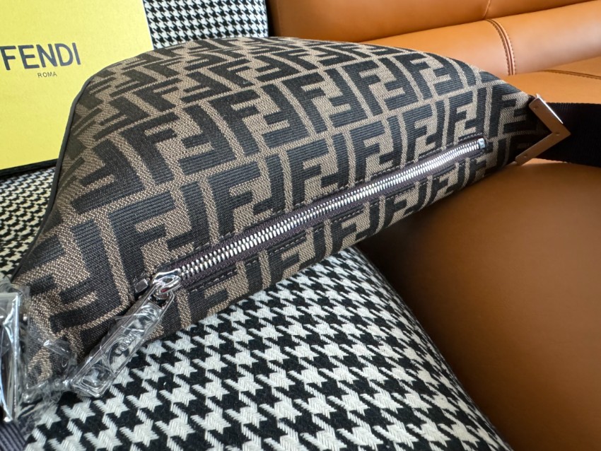 フェンディ 定番ズッカ柄ボディバッグ 激安 高品質仕上げ 圧倒的な再現度 安心の日本倉庫 追跡可能 秘密厳守配送 ユーザー満足保証_7