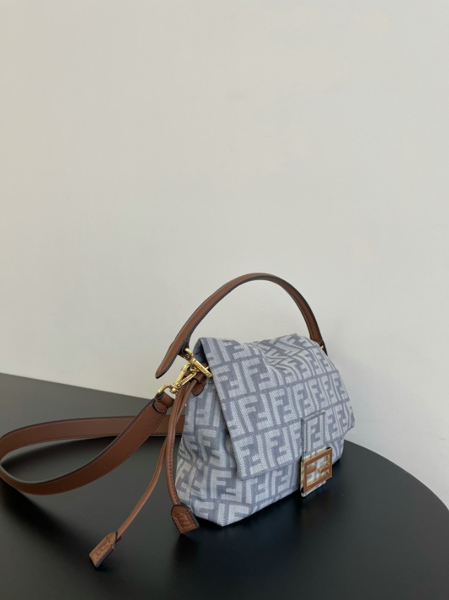 フェンディ 定番ズッカ柄チェーンショルダーバッグ 本物級コピー 上質感 丁寧な縫製 安心サイト 実店舗運営 長年の実績 高評価レビュー高リピ率_2