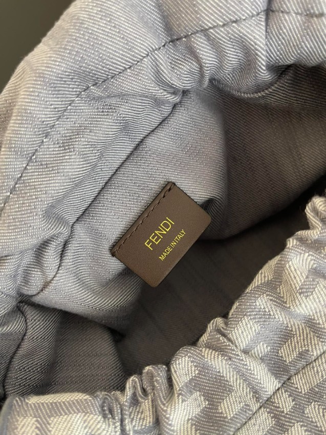 フェンディ 定番ズッカ柄チェーンショルダーバッグ 本物級コピー 上質感 丁寧な縫製 安心サイト 実店舗運営 長年の実績 高評価レビュー高リピ率_8