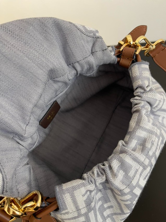 フェンディ 定番ズッカ柄チェーンショルダーバッグ 本物級コピー 上質感 丁寧な縫製 安心サイト 実店舗運営 長年の実績 高評価レビュー高リピ率_9