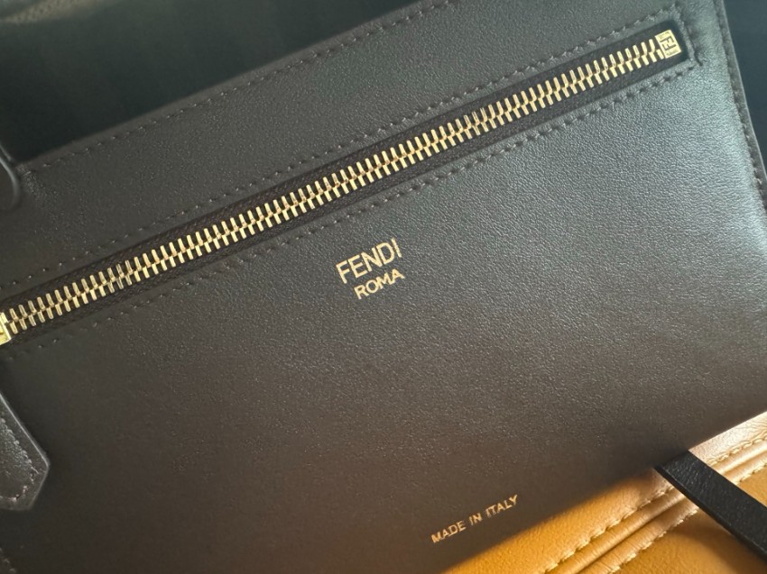 フェンディ 定番ズッカ柄トートバッグ 高品質仕上げ スーパーコピー 安心の日本倉庫 追跡可能 数量限定入荷 丁寧な縫製 上質感 選ばれる理由あり_9