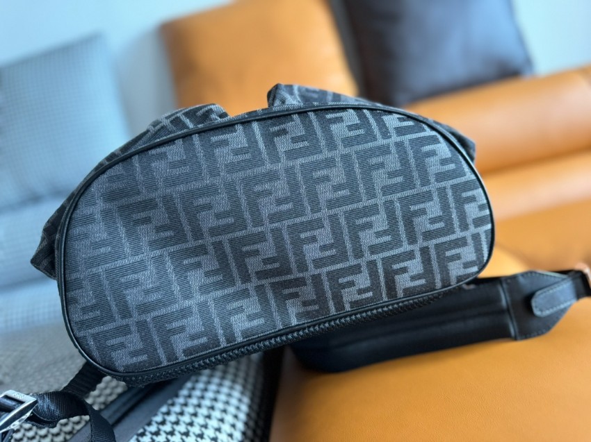 フェンディ 定番ズッカ柄ドローストリングバッグ ブランド コピー 圧倒的な再現度 安心の日本倉庫 秘密厳守配送 高評価レビュー高リピ率_4