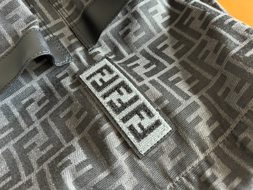 フェンディ 定番ズッカ柄ドローストリングバッグ ブランド コピー 圧倒的な再現度 安心の日本倉庫 秘密厳守配送 高評価レビュー高リピ率_9