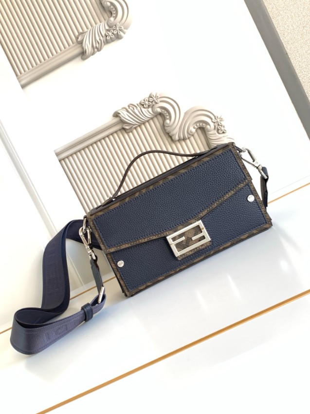 フェンディ 定番ピーカブースタイルショルダーバッグ 激安屋口コミ多数 高級感仕上げ 安心サイト 実店舗運営 長年の実績 選ばれる理由あり_1