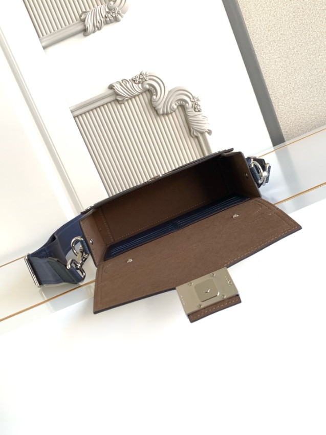 フェンディ 定番ピーカブースタイルショルダーバッグ 激安屋口コミ多数 高級感仕上げ 安心サイト 実店舗運営 長年の実績 選ばれる理由あり_5