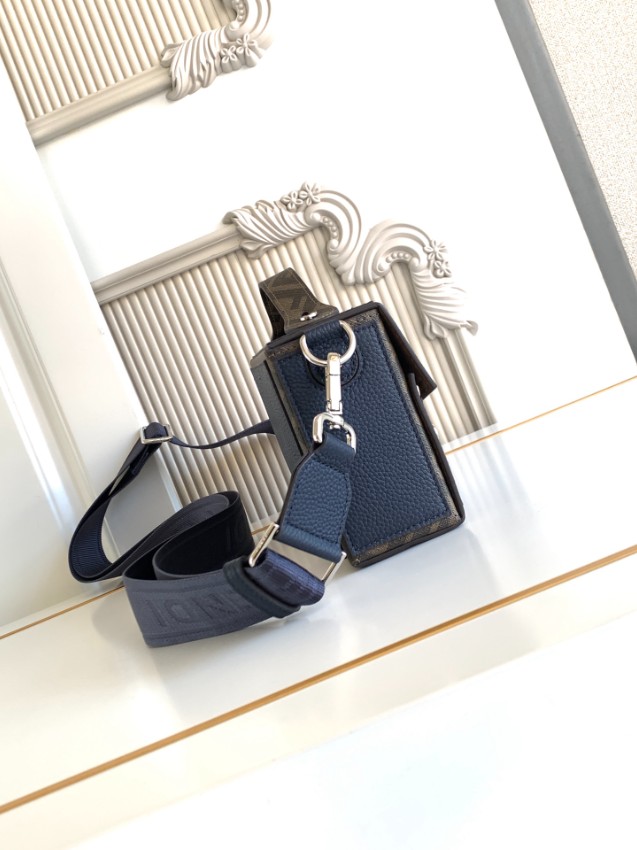 フェンディ 定番ピーカブースタイルショルダーバッグ 激安屋口コミ多数 高級感仕上げ 安心サイト 実店舗運営 長年の実績 選ばれる理由あり_2