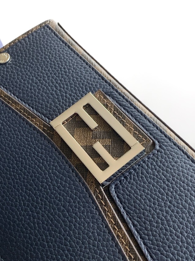 フェンディ 定番ピーカブースタイルショルダーバッグ 激安屋口コミ多数 高級感仕上げ 安心サイト 実店舗運営 長年の実績 選ばれる理由あり_6