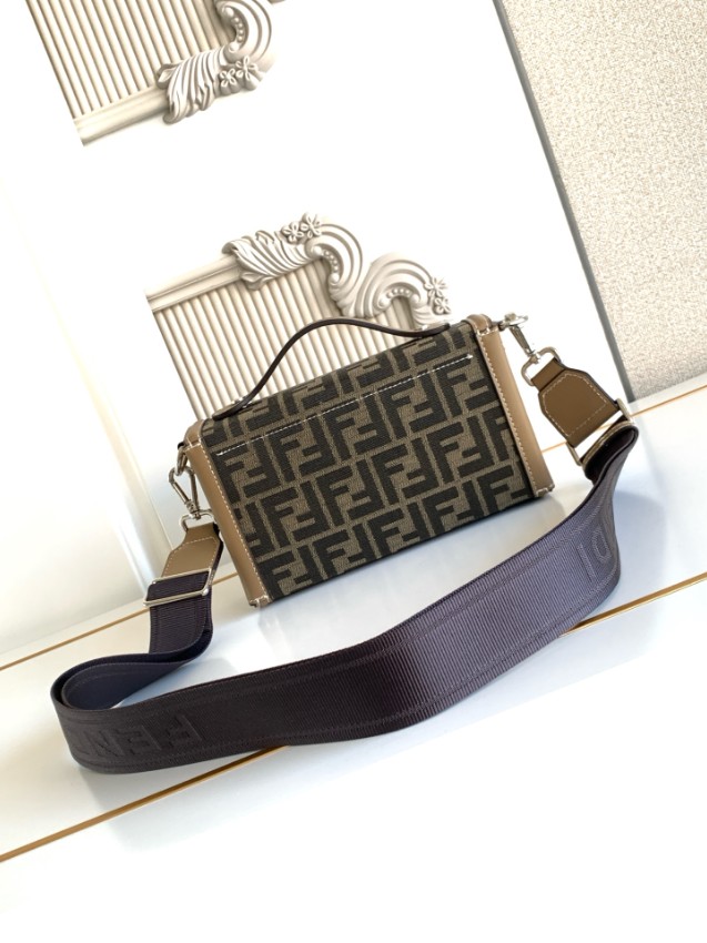 フェンディ 2026新作 ズッカ柄コンパクトバッグ ブランド コピー 圧倒的な再現度 安全取引 秘密厳守配送 数量限定入荷_3