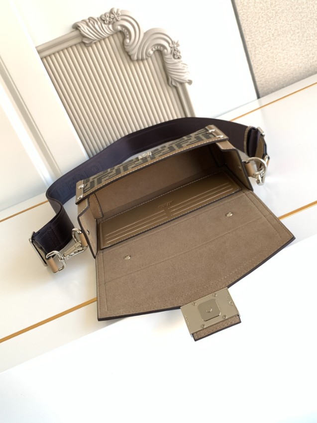 フェンディ 2026新作 ズッカ柄コンパクトバッグ ブランド コピー 圧倒的な再現度 安全取引 秘密厳守配送 数量限定入荷_5