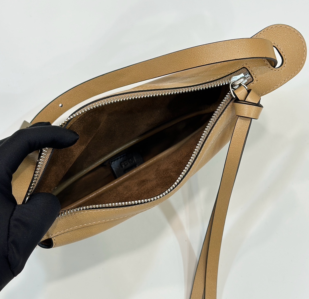 フェンディ 定番レザーワンショルダーバッグ n級 高級レベル仕様 上質感 安心の日本倉庫 追跡可能 ユーザー満足保証_6