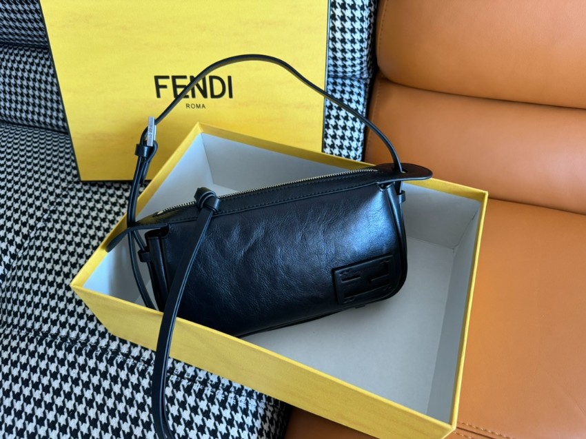 フェンディ 2026新作 レザーミニショルダーバッグ 精密ディテール 高品質仕上げ 安心の日本倉庫 追跡可能 数量限定入荷_1