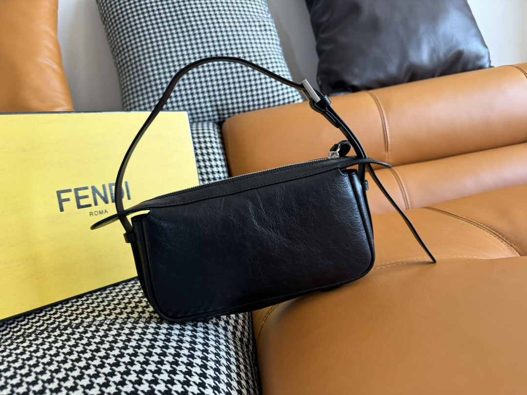 フェンディ 2026新作 レザーミニショルダーバッグ 精密ディテール 高品質仕上げ 安心の日本倉庫 追跡可能 数量限定入荷_6