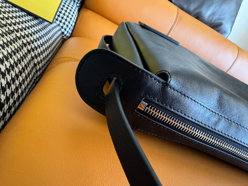 フェンディ 定番ズッカ柄バニティバッグ 高級感仕上げ 丁寧な縫製 安心サイト 実店舗運営 人気上昇中_8