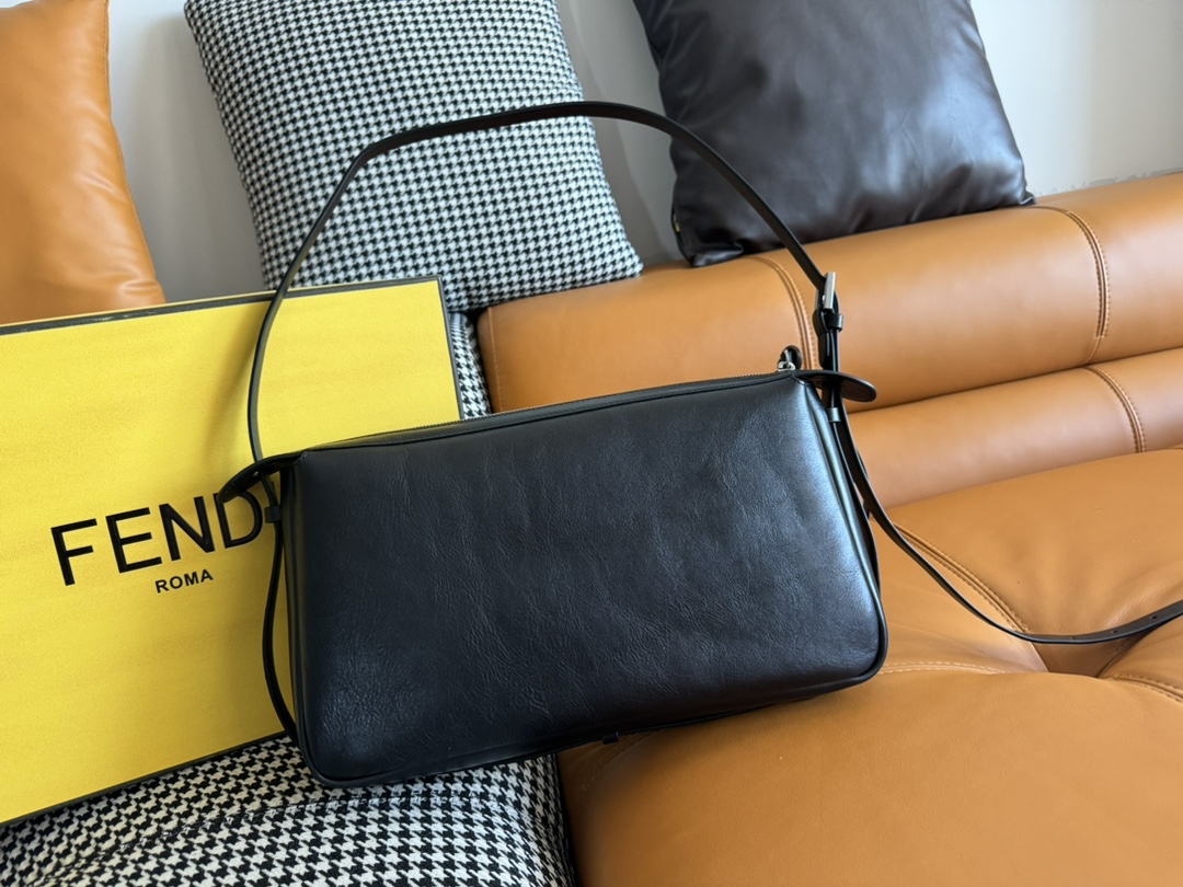 フェンディ 定番ズッカ柄バニティバッグ 高級感仕上げ 丁寧な縫製 安心サイト 実店舗運営 人気上昇中_6