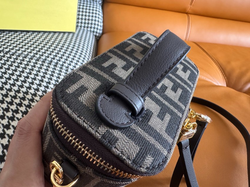 フェンディ 2026新作 キルティングミニバッグ 上質感 精密ディテール 安全取引 秘密厳守配送 数量限定_5