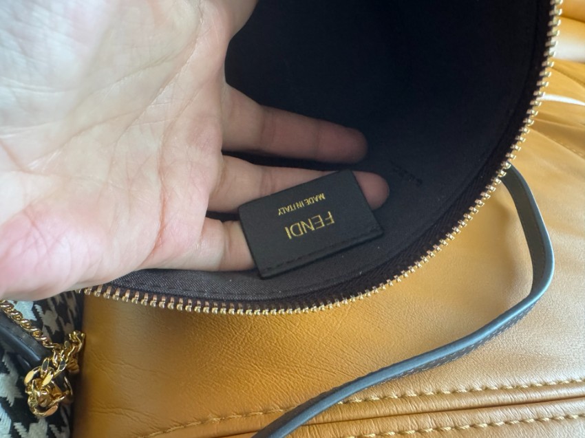 フェンディ 2026新作 キルティングミニバッグ 上質感 精密ディテール 安全取引 秘密厳守配送 数量限定_6