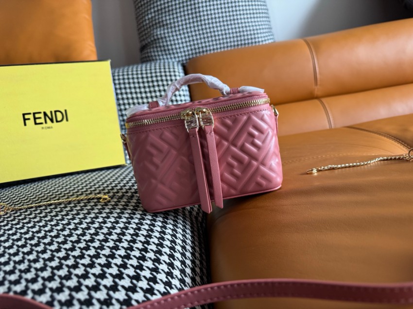 フェンディ 2026新作 ミニレザーショルダーバッグ 高級感仕上げ 安心サイト 実店舗運営 長年の実績 人気モデル_1