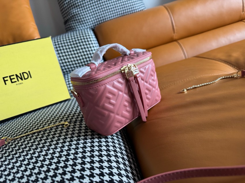 フェンディ 2026新作 ミニレザーショルダーバッグ 高級感仕上げ 安心サイト 実店舗運営 長年の実績 人気モデル_2