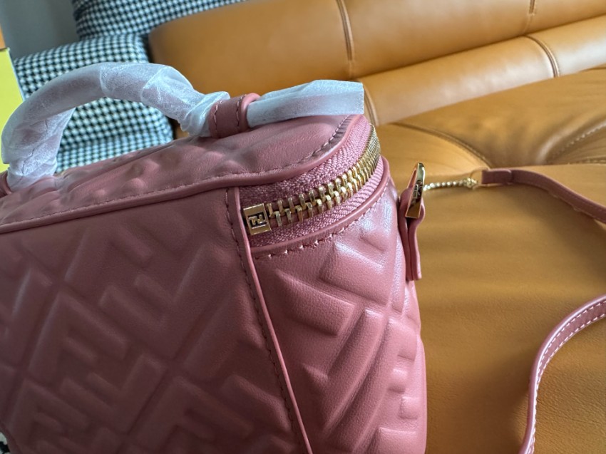 フェンディ 2026新作 ミニレザーショルダーバッグ 高級感仕上げ 安心サイト 実店舗運営 長年の実績 人気モデル_7