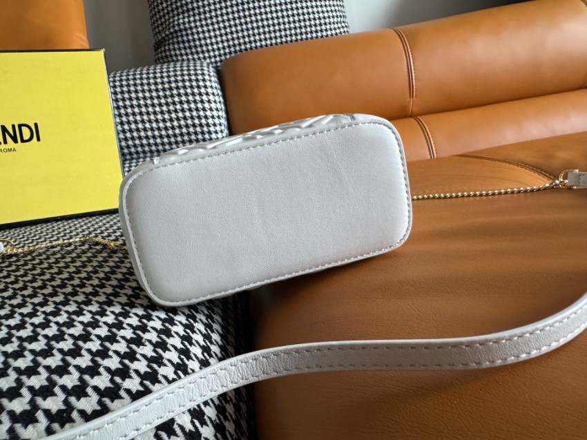 フェンディ 2026新作 キルティングバニティバッグ 高品質仕上げ 精密ディテール 安心の日本倉庫 追跡可能 数量限定入荷_6