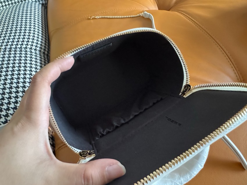 フェンディ 2026新作 キルティングバニティバッグ 高品質仕上げ 精密ディテール 安心の日本倉庫 追跡可能 数量限定入荷_8