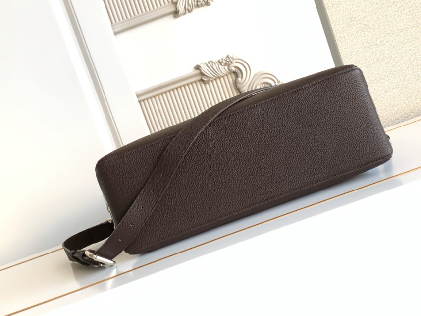 フェンディ レザーショルダーバッグ 2026新作 本物級コピー 本革使用 高級レベル仕様 精密ディテール 職人技術再現 安心サイト 発送保証_4