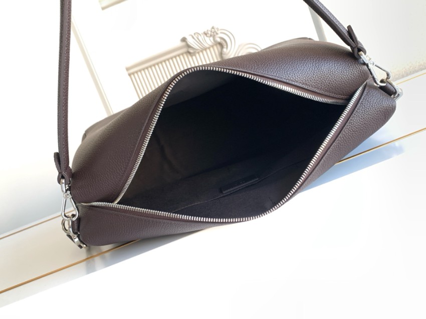 フェンディ レザーショルダーバッグ 2026新作 本物級コピー 本革使用 高級レベル仕様 精密ディテール 職人技術再現 安心サイト 発送保証_5