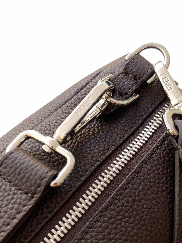 フェンディ レザーショルダーバッグ 2026新作 本物級コピー 本革使用 高級レベル仕様 精密ディテール 職人技術再現 安心サイト 発送保証_8