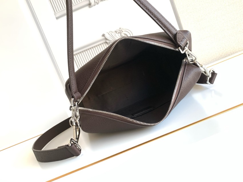 フェンディ レディースショルダーバッグ 2026新作 スーパーコピー 本革使用 高再現度 上質感 丁寧な縫製 品質管理徹底 リピーター多数_5