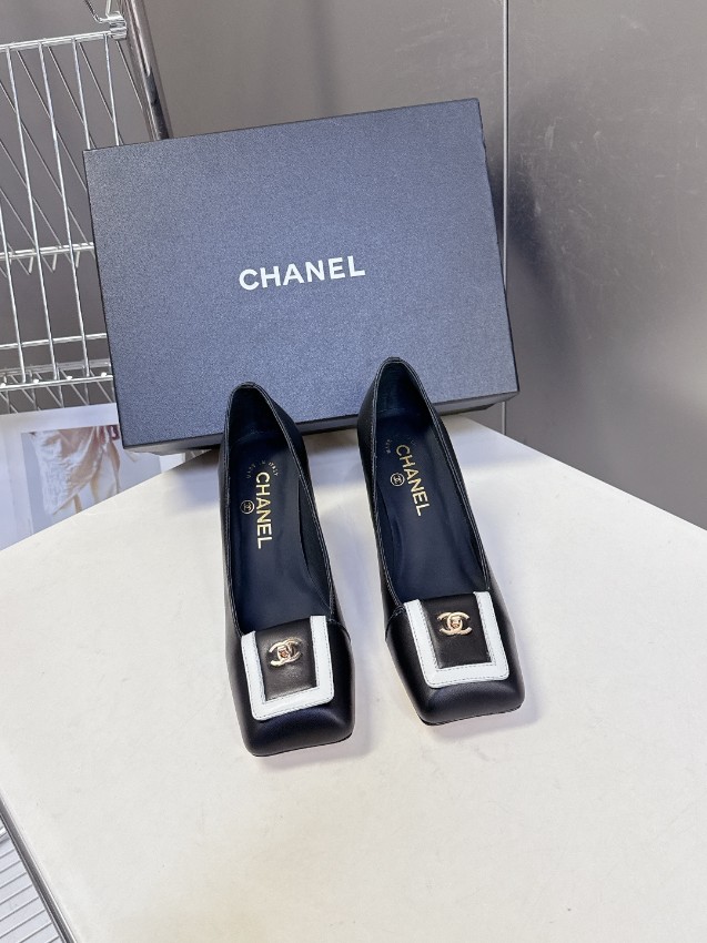 シャネル 2026新作 レディースパンプス 本革使用 高級感仕上げ 精密ディテール 金具ロゴ装飾 安心サイト 本物級コピー エレガントヒール_2