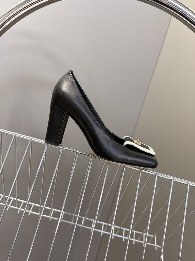 シャネル 2026新作 レディースパンプス 本革使用 高級感仕上げ 精密ディテール 金具ロゴ装飾 安心サイト 本物級コピー エレガントヒール_5