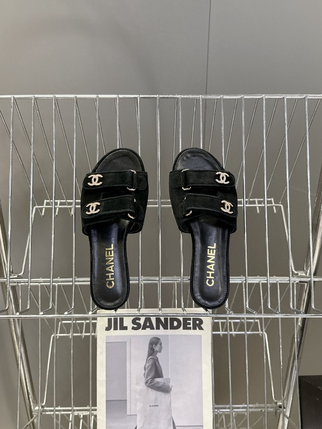 シャネル 2026新作 レディースフラットサンダル 上質レザー ダブルベルトデザイン ロゴ金具付き カジュアル高級感 激安 ブランド コピー_6