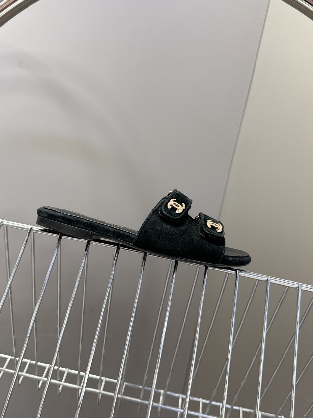 シャネル 2026新作 レディースフラットサンダル 上質レザー ダブルベルトデザイン ロゴ金具付き カジュアル高級感 激安 ブランド コピー_4