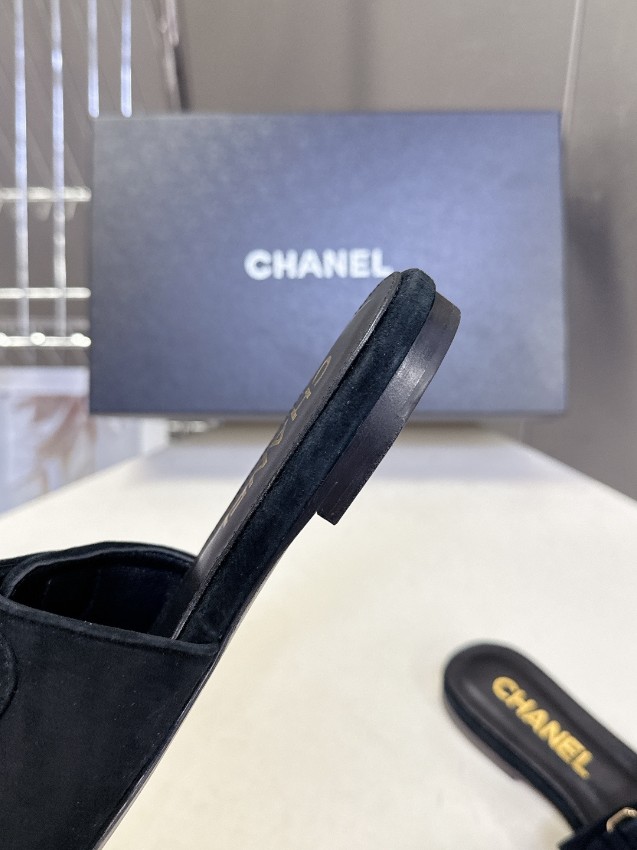 シャネル 2026新作 レディースフラットサンダル 上質レザー ダブルベルトデザイン ロゴ金具付き カジュアル高級感 激安 ブランド コピー_7