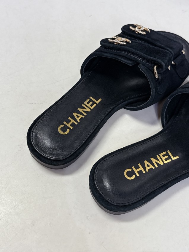 シャネル 2026新作 レディースフラットサンダル 上質レザー ダブルベルトデザイン ロゴ金具付き カジュアル高級感 激安 ブランド コピー_8