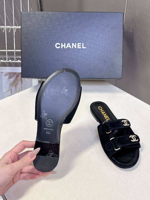 シャネル 2026新作 レディースフラットサンダル 上質レザー ダブルベルトデザイン ロゴ金具付き カジュアル高級感 激安 ブランド コピー_9