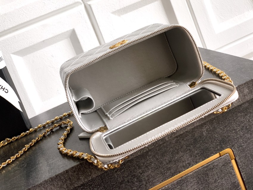 シャネル n級 キルティングレザーミニバニティバッグ チェーンショルダーモデル 上品デザイン 丁寧な縫製_6