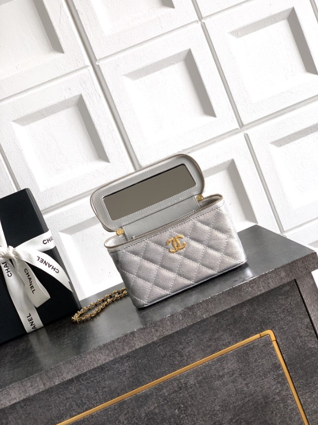 シャネル n級 キルティングレザーミニバニティバッグ チェーンショルダーモデル 上品デザイン 丁寧な縫製_5